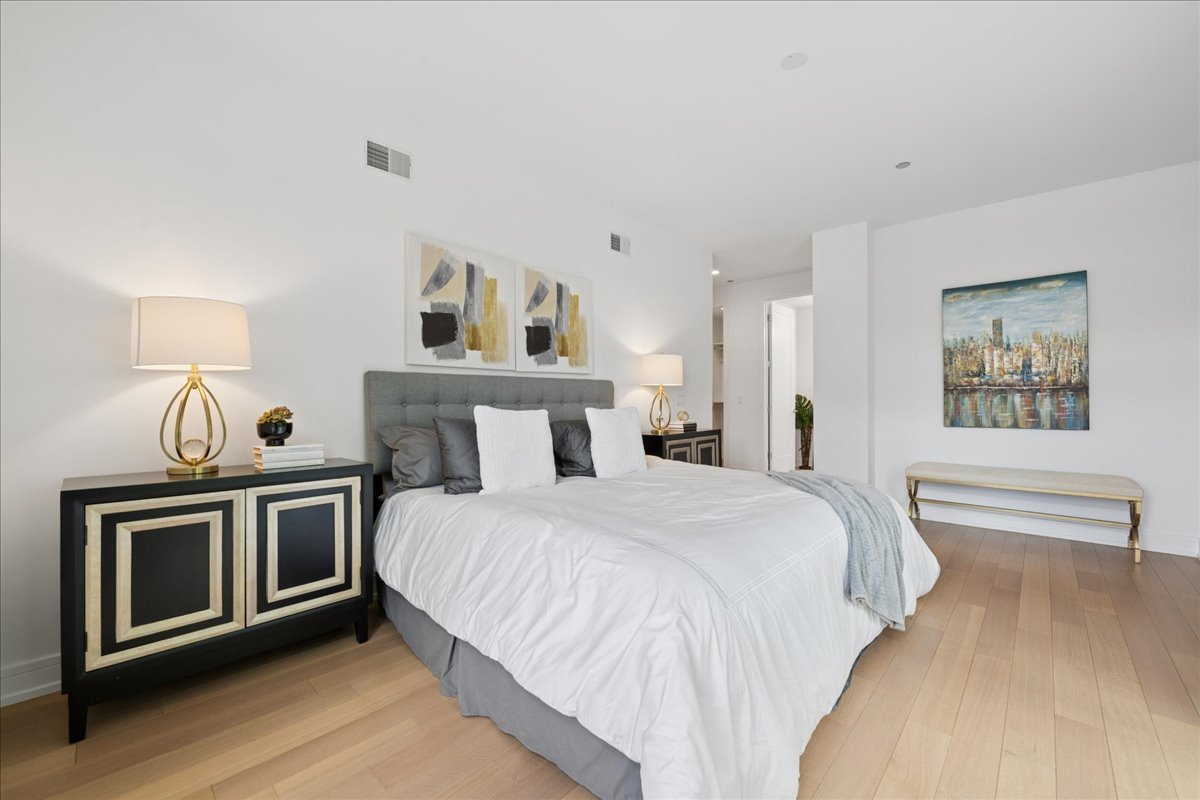 434 W Melrose Street Unit: 602