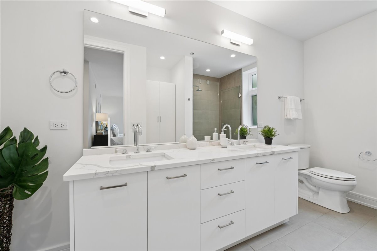 434 W Melrose Street Unit: 602