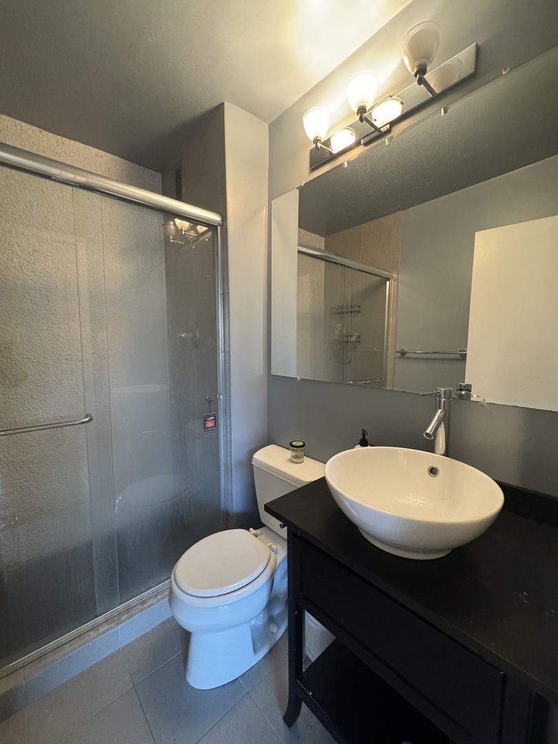 336 W Wellington Avenue Unit: 1001