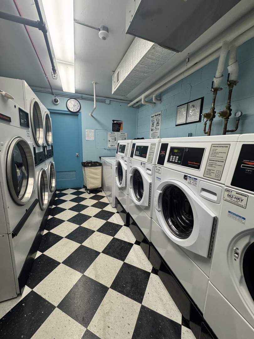 336 W Wellington Avenue Unit: 1001