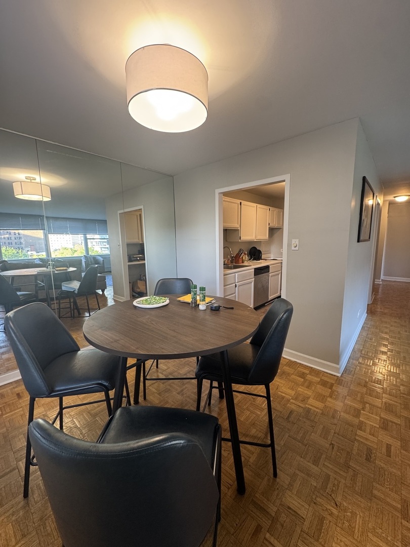 336 W Wellington Avenue Unit: 1001