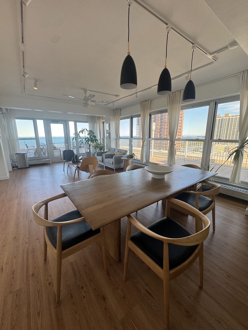 336 W Wellington Avenue Unit: 1001