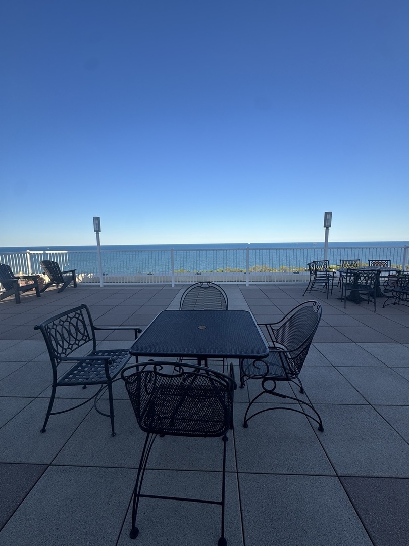 336 W Wellington Avenue Unit: 1001