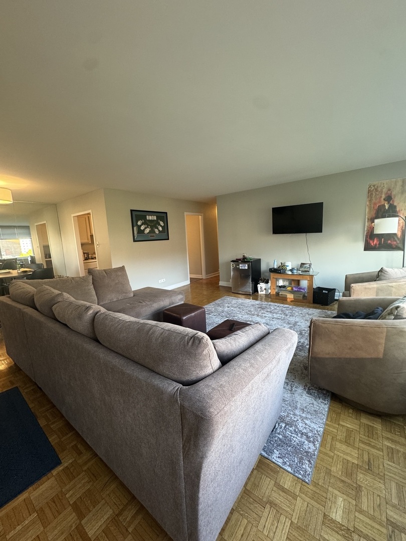 336 W Wellington Avenue Unit: 1001