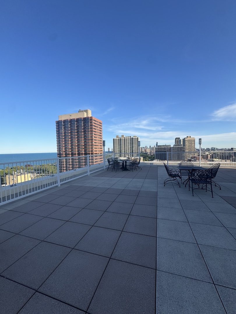 336 W Wellington Avenue Unit: 1001