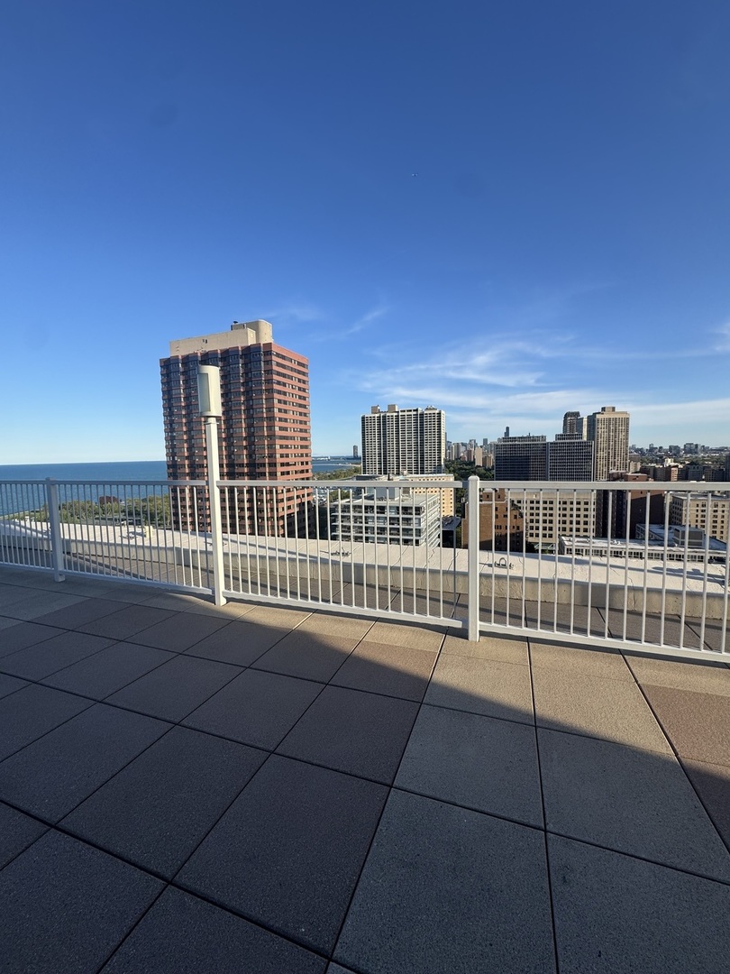 336 W Wellington Avenue Unit: 1001