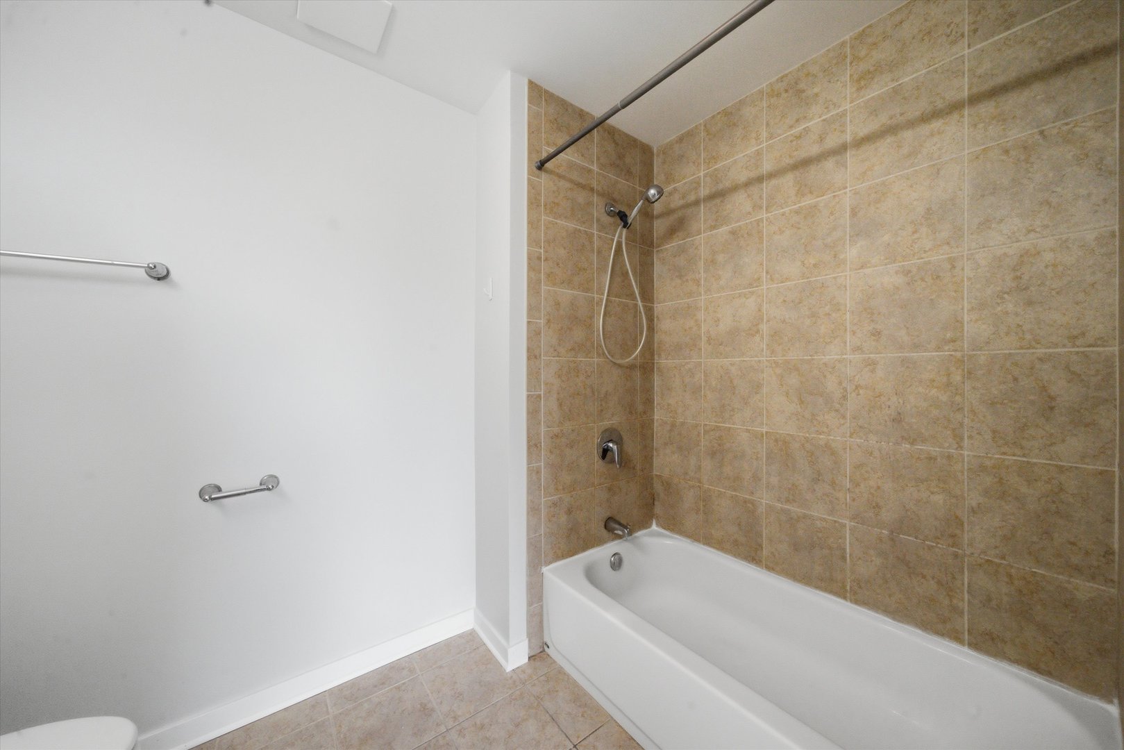1 E 8th Street Unit: 302