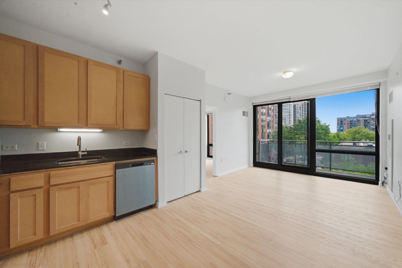 1 E 8th Street Unit: 302
