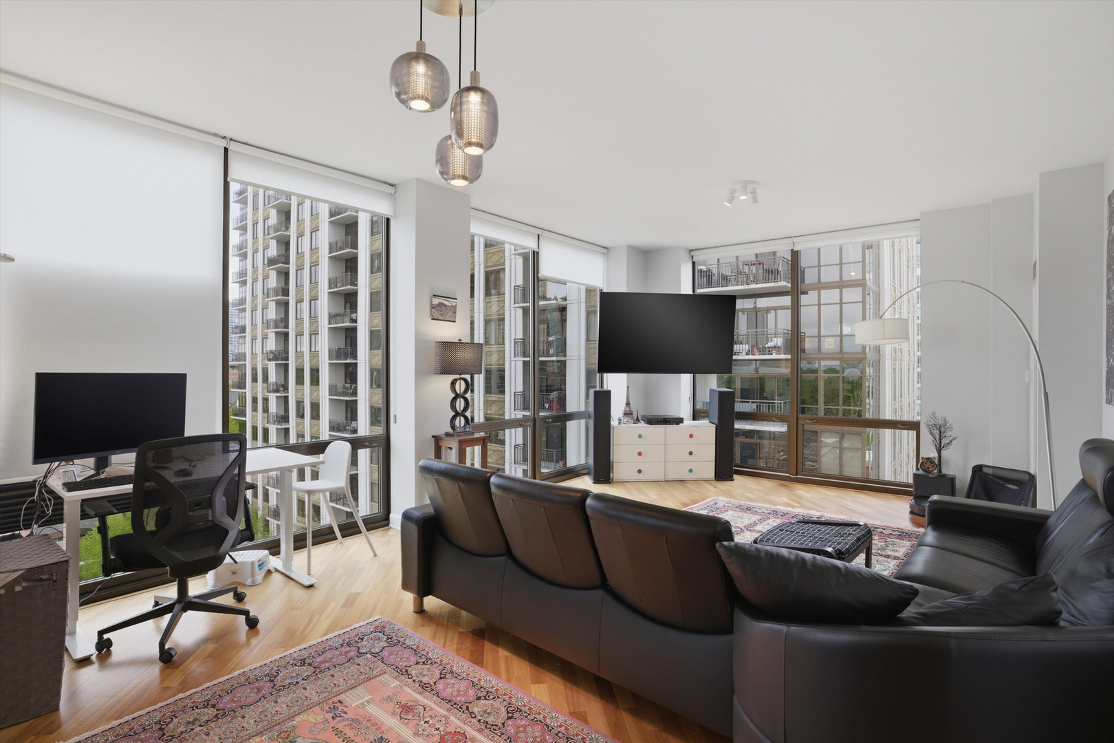 233 E 13th Street Unit: 909
