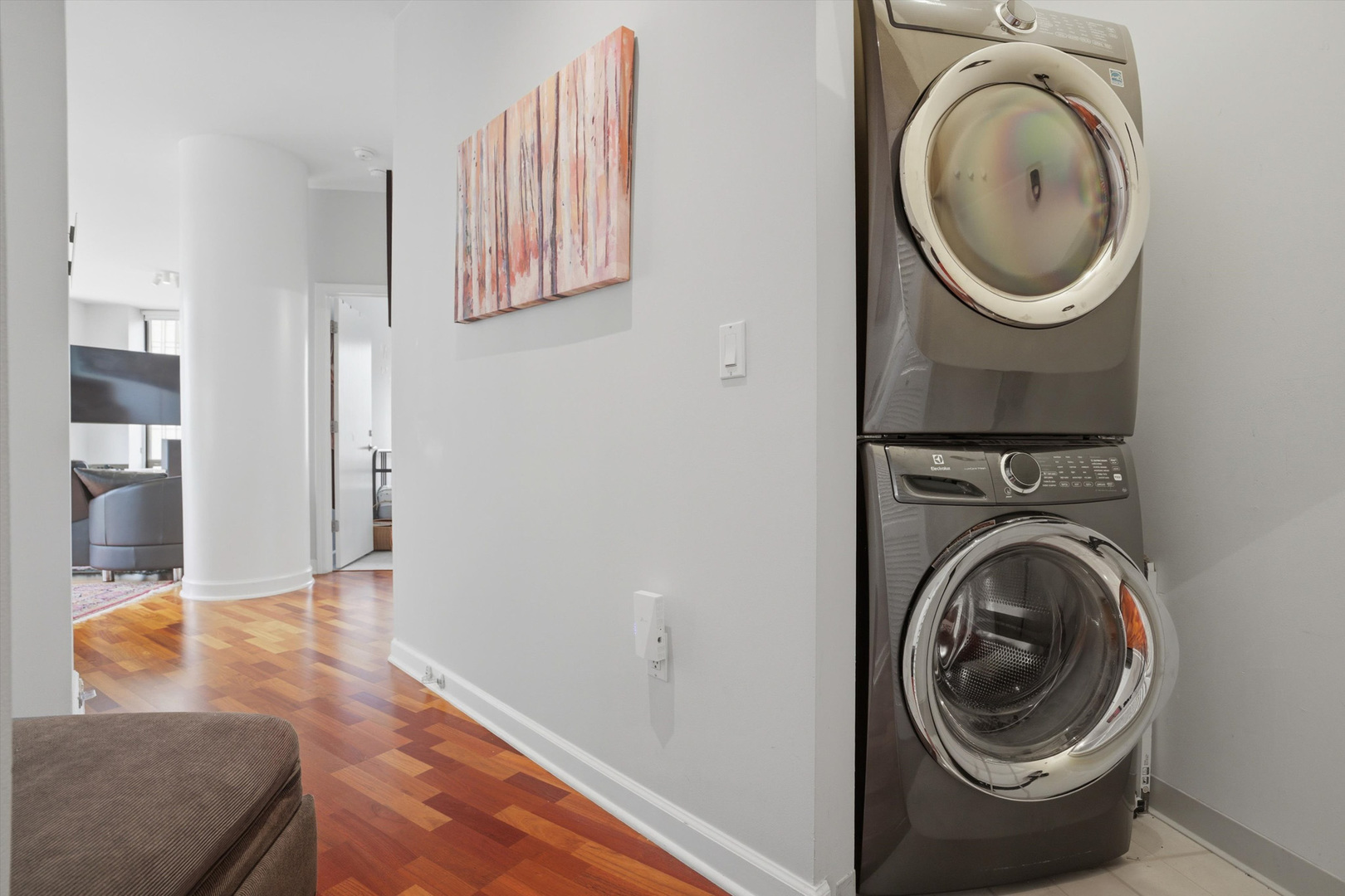 233 E 13th Street Unit: 909