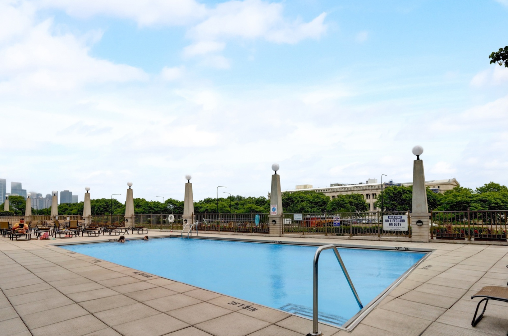 233 E 13th Street Unit: 909