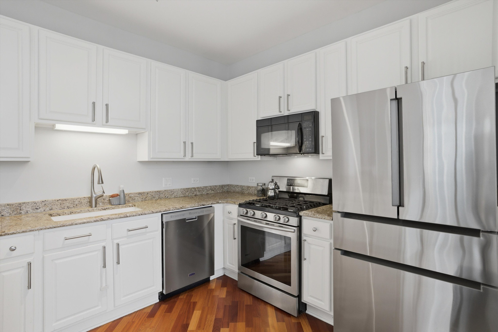 233 E 13th Street Unit: 909