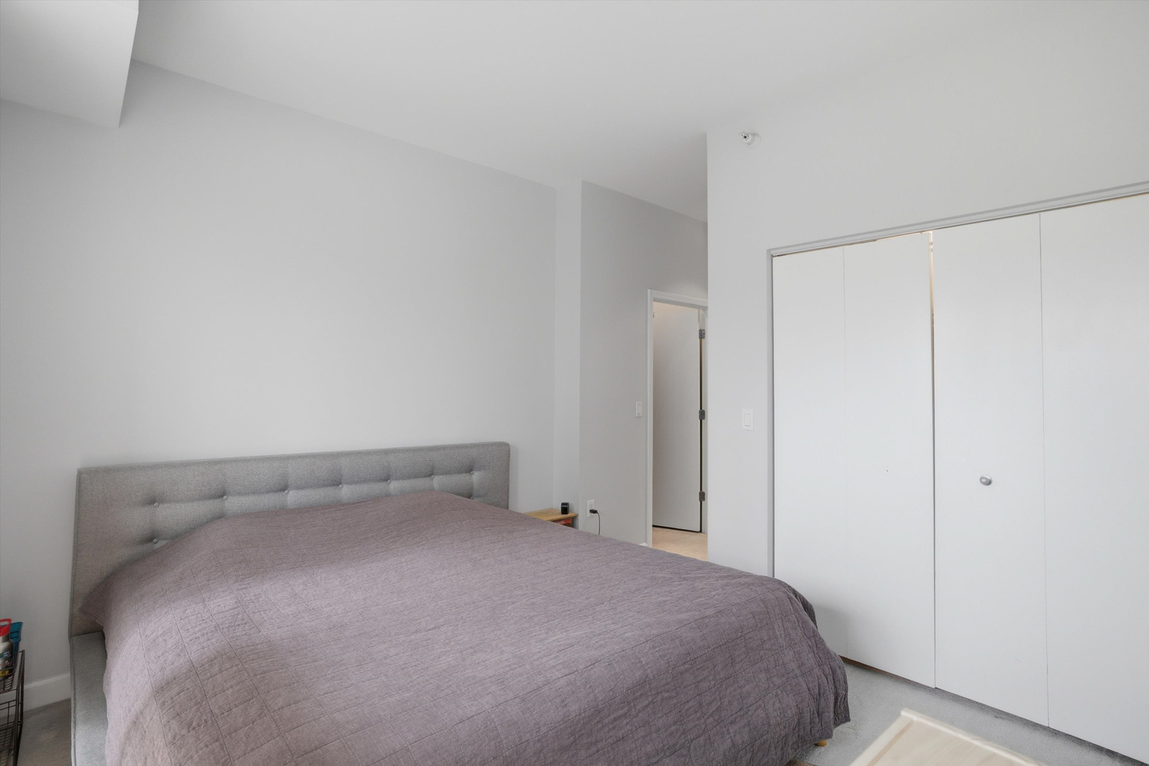 233 E 13th Street Unit: 909