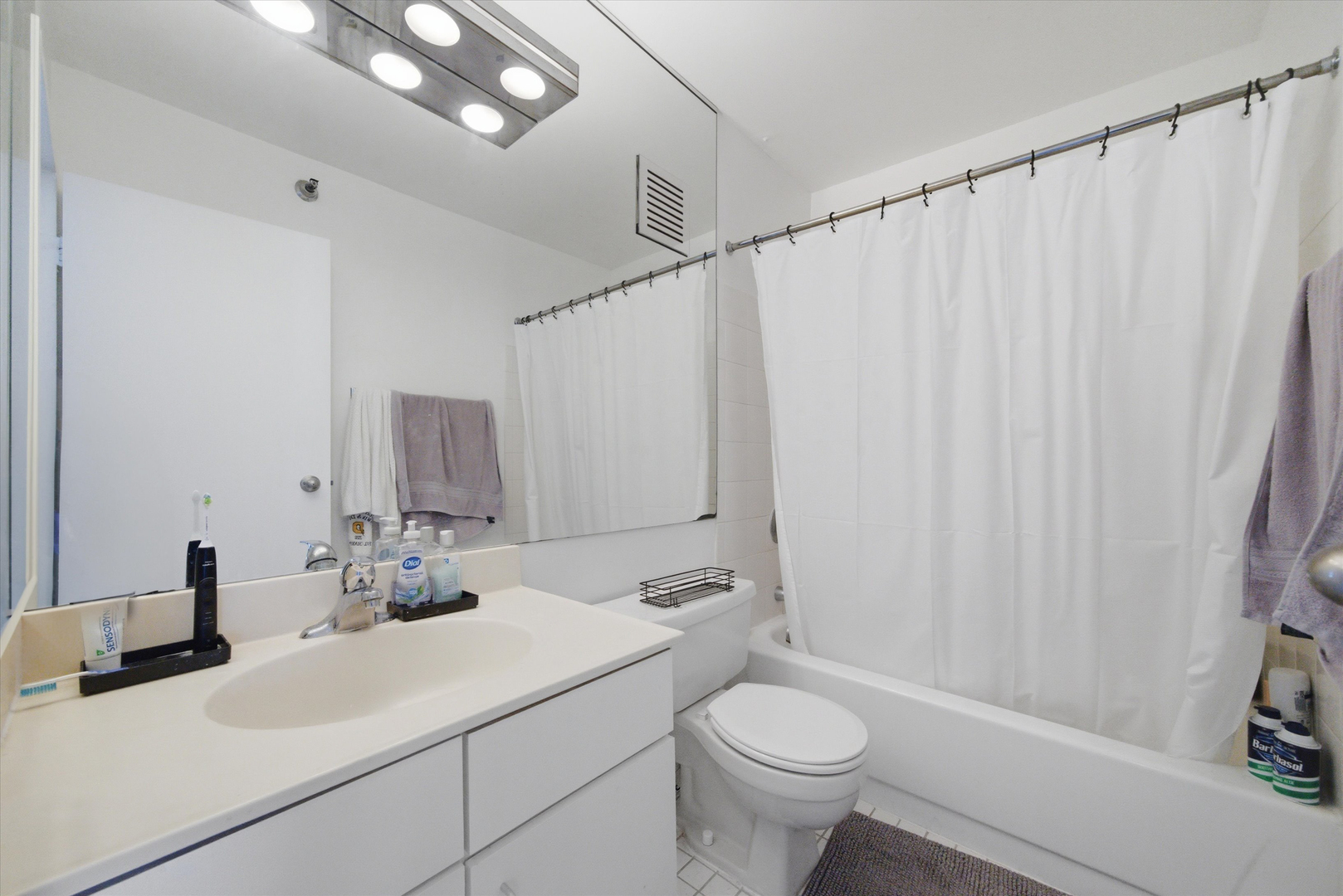 1212 N Lasalle Drive Unit: 701