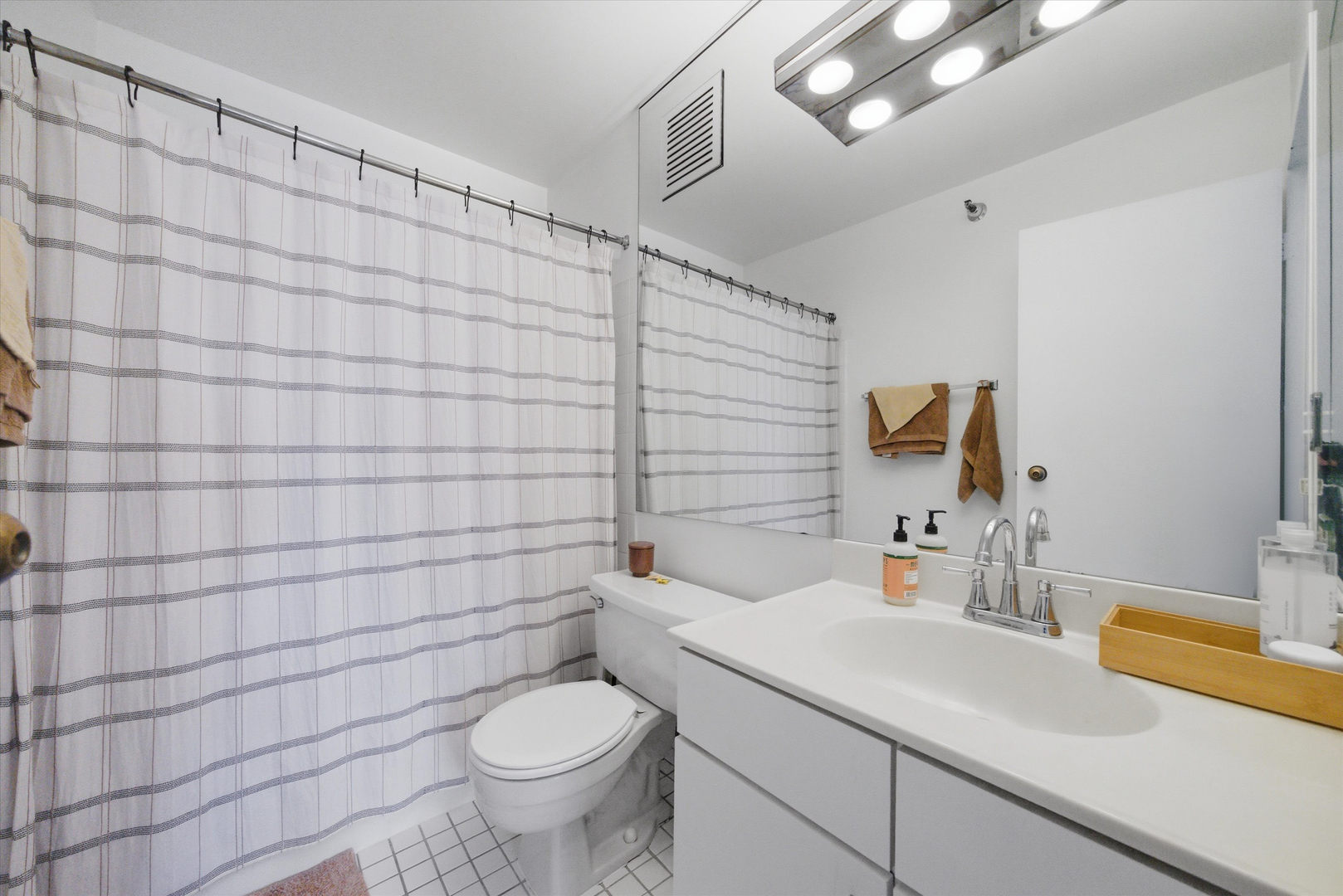 1212 N Lasalle Drive Unit: 701