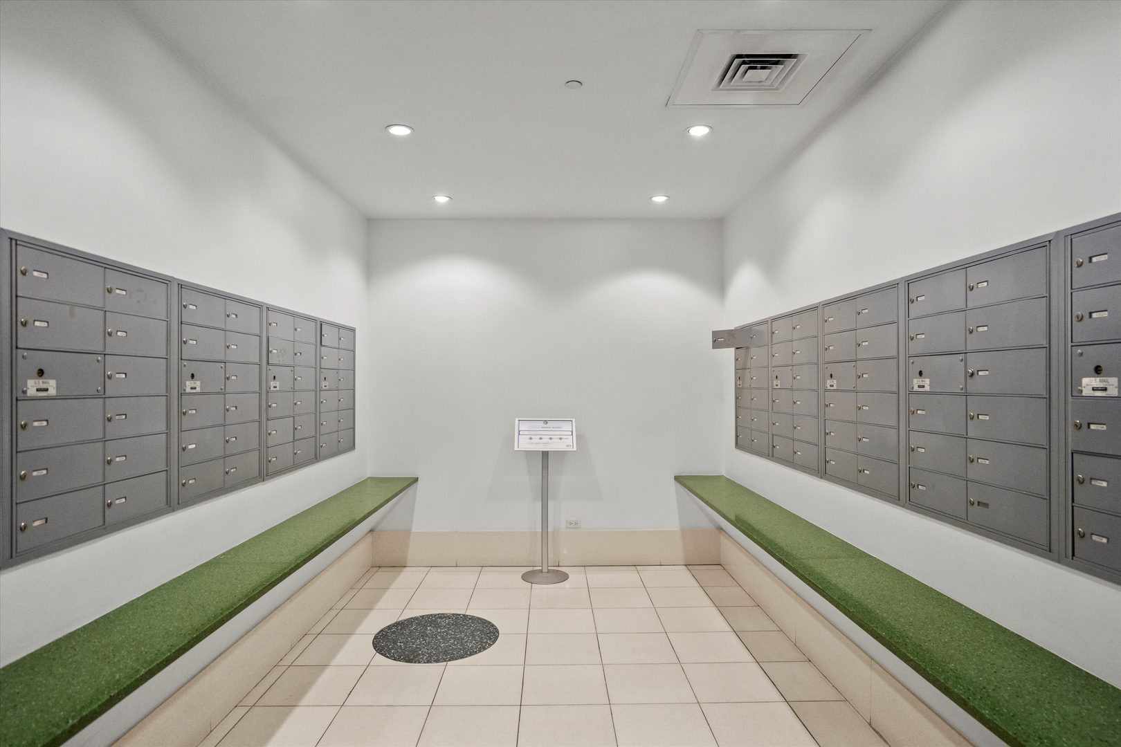 123 S Green Street Unit: 702B