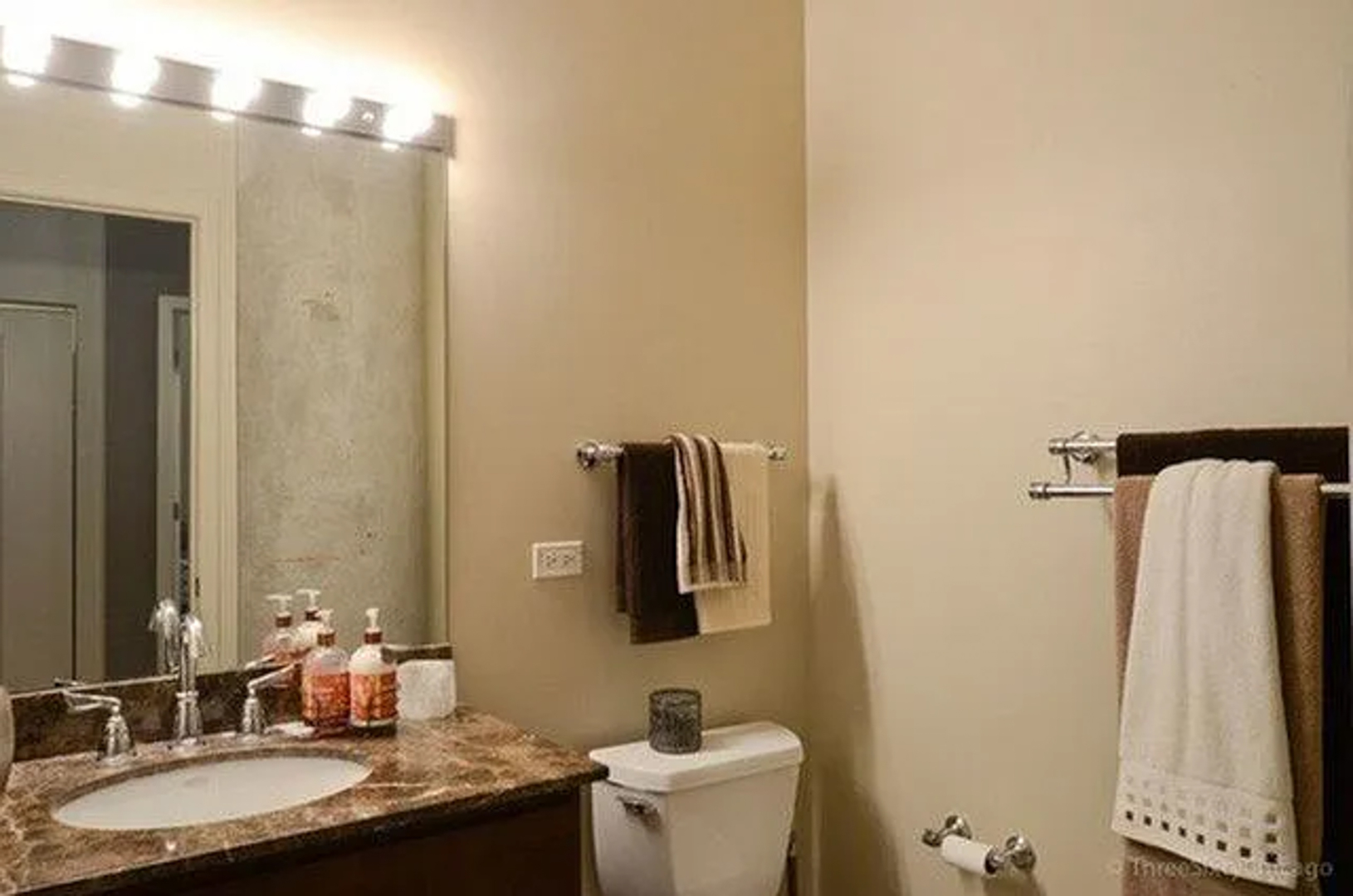 700 N Larrabee Street Unit: 2013