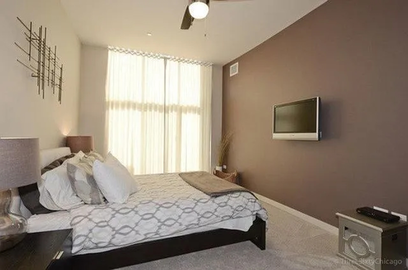 700 N Larrabee Street Unit: 2013