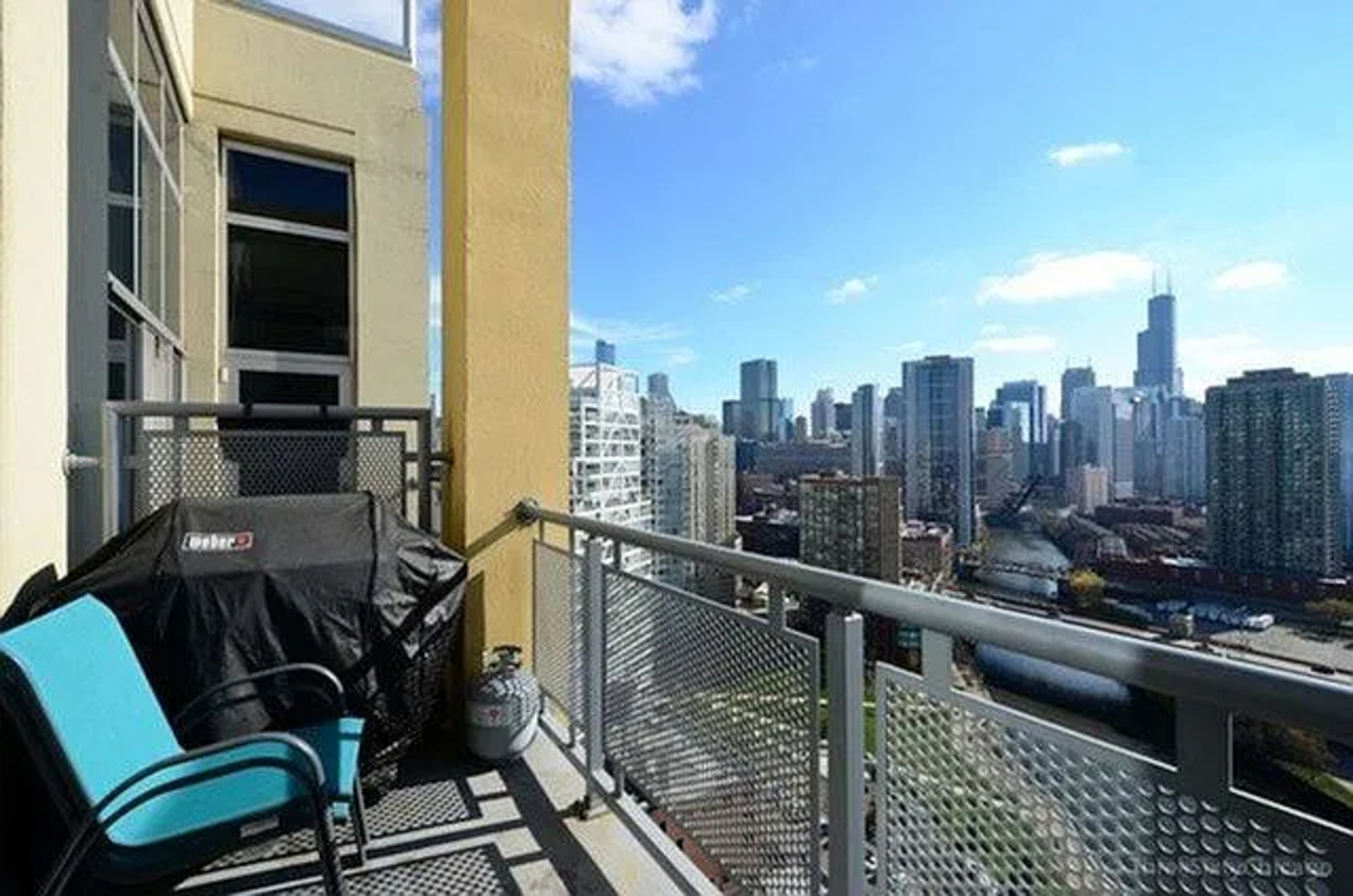 700 N Larrabee Street Unit: 2013