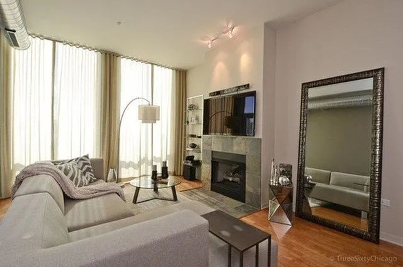 700 N Larrabee Street Unit: 2013