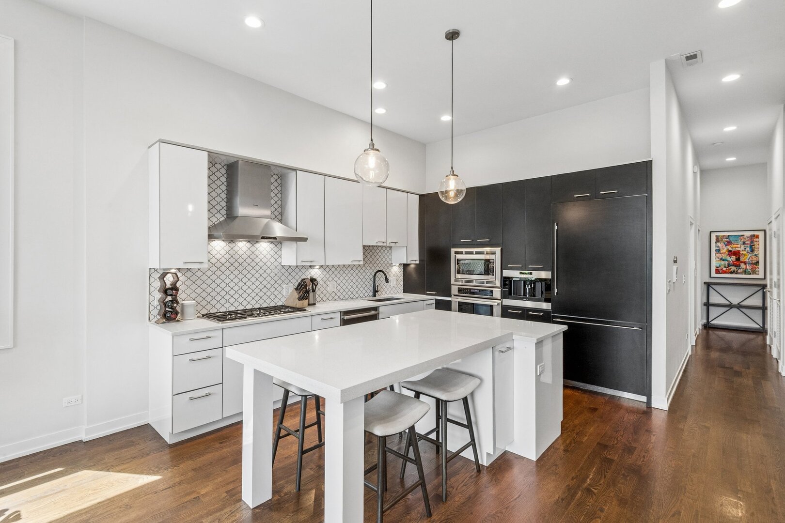1536 W Walton Street Unit: 3
