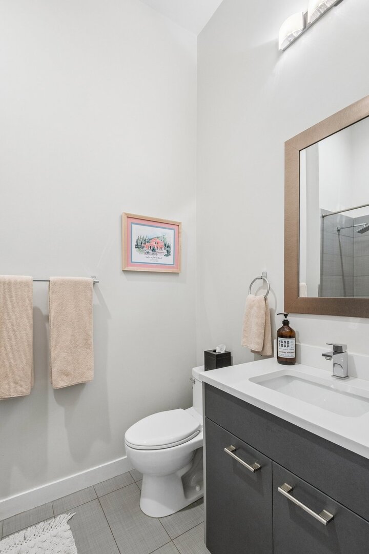 1536 W Walton Street Unit: 3