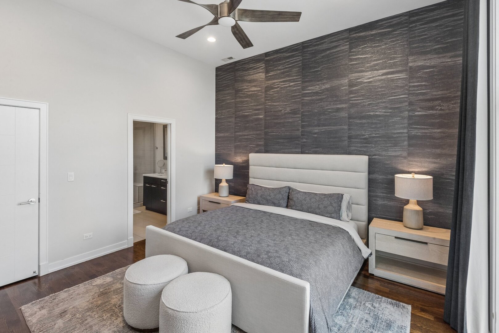 1536 W Walton Street Unit: 3