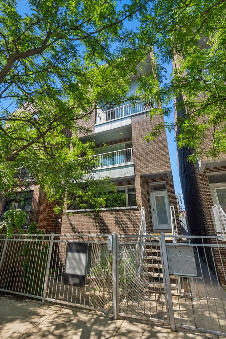 1536 W Walton Street Unit: 3