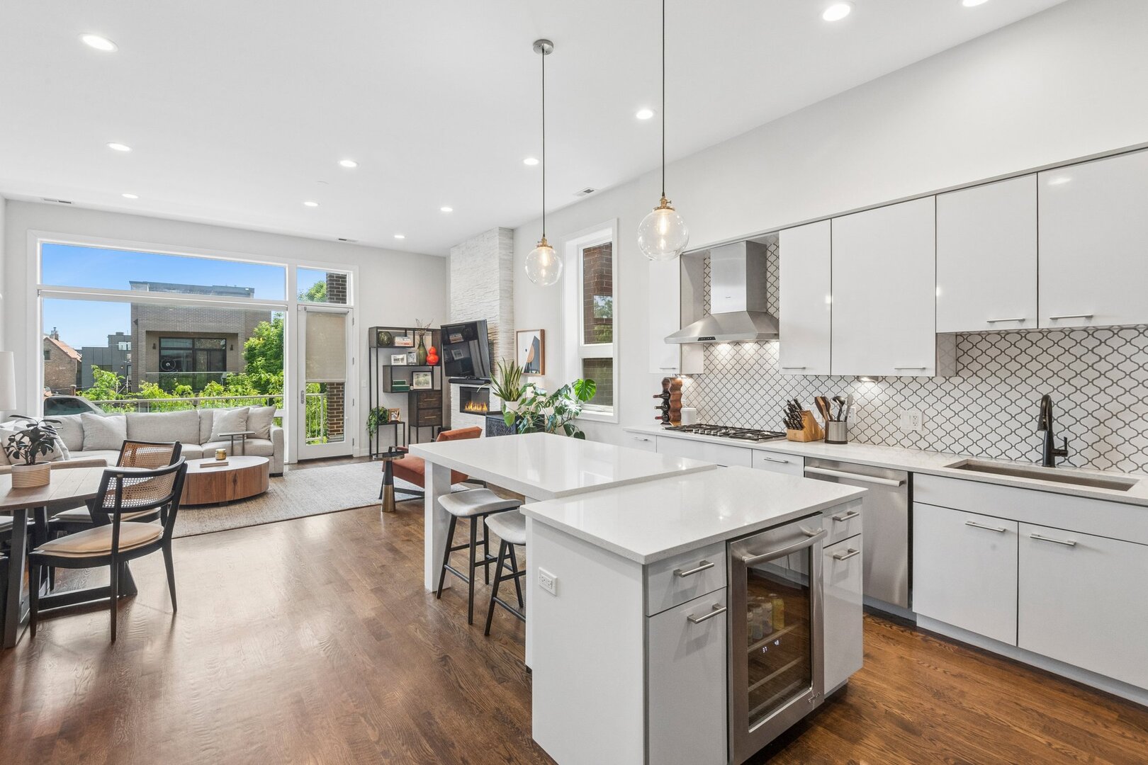 1536 W Walton Street Unit: 3