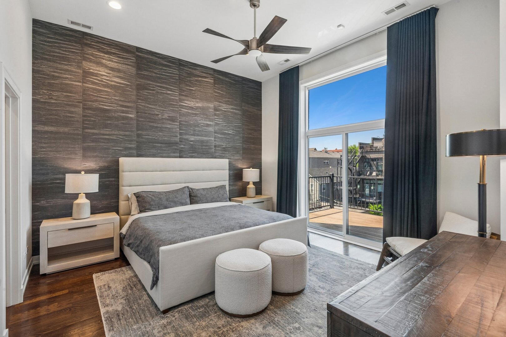 1536 W Walton Street Unit: 3