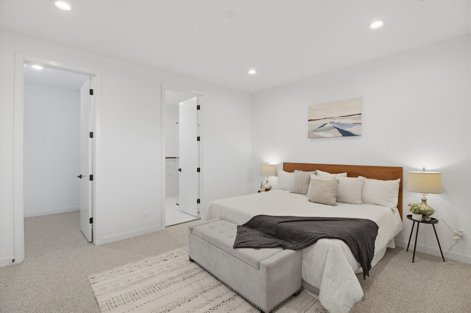 5824 N Lincoln Avenue Unit: 1S