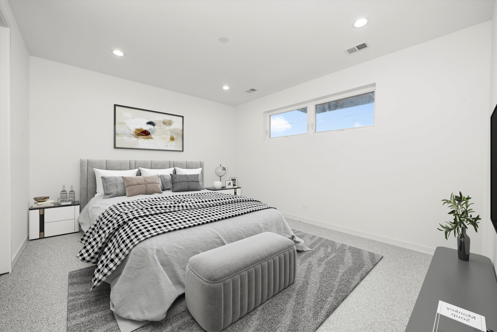 5824 N Lincoln Avenue Unit: 1S