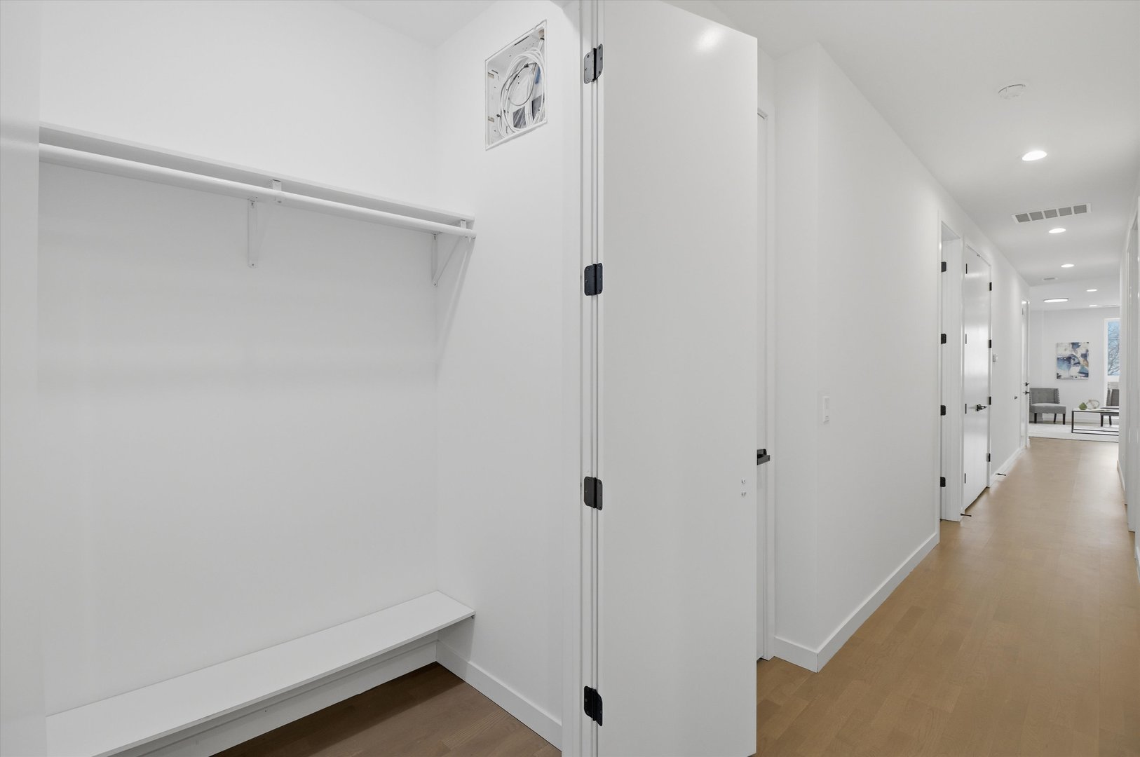 5824 N Lincoln Avenue Unit: 1S