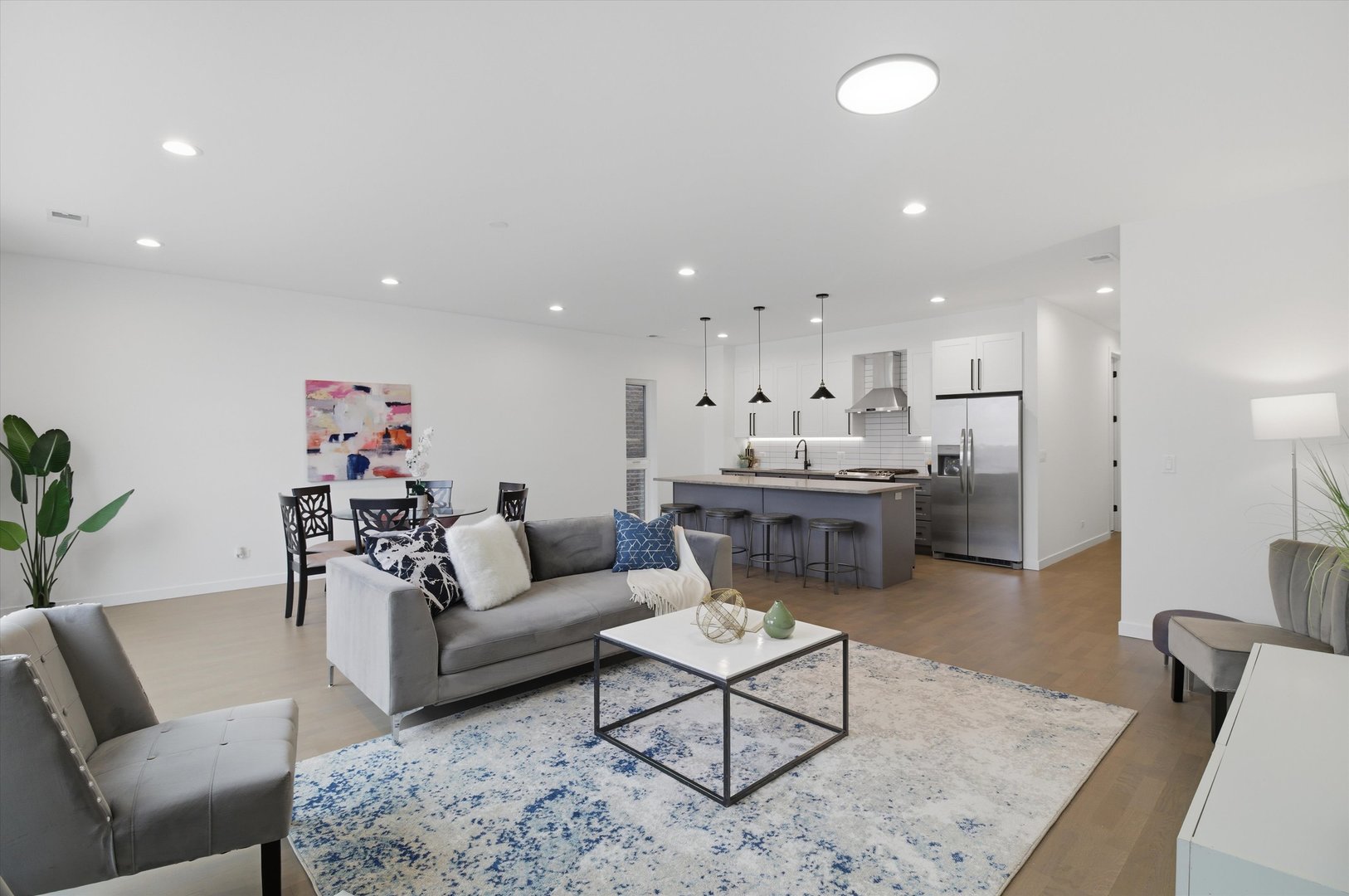 5824 N Lincoln Avenue Unit: 1S