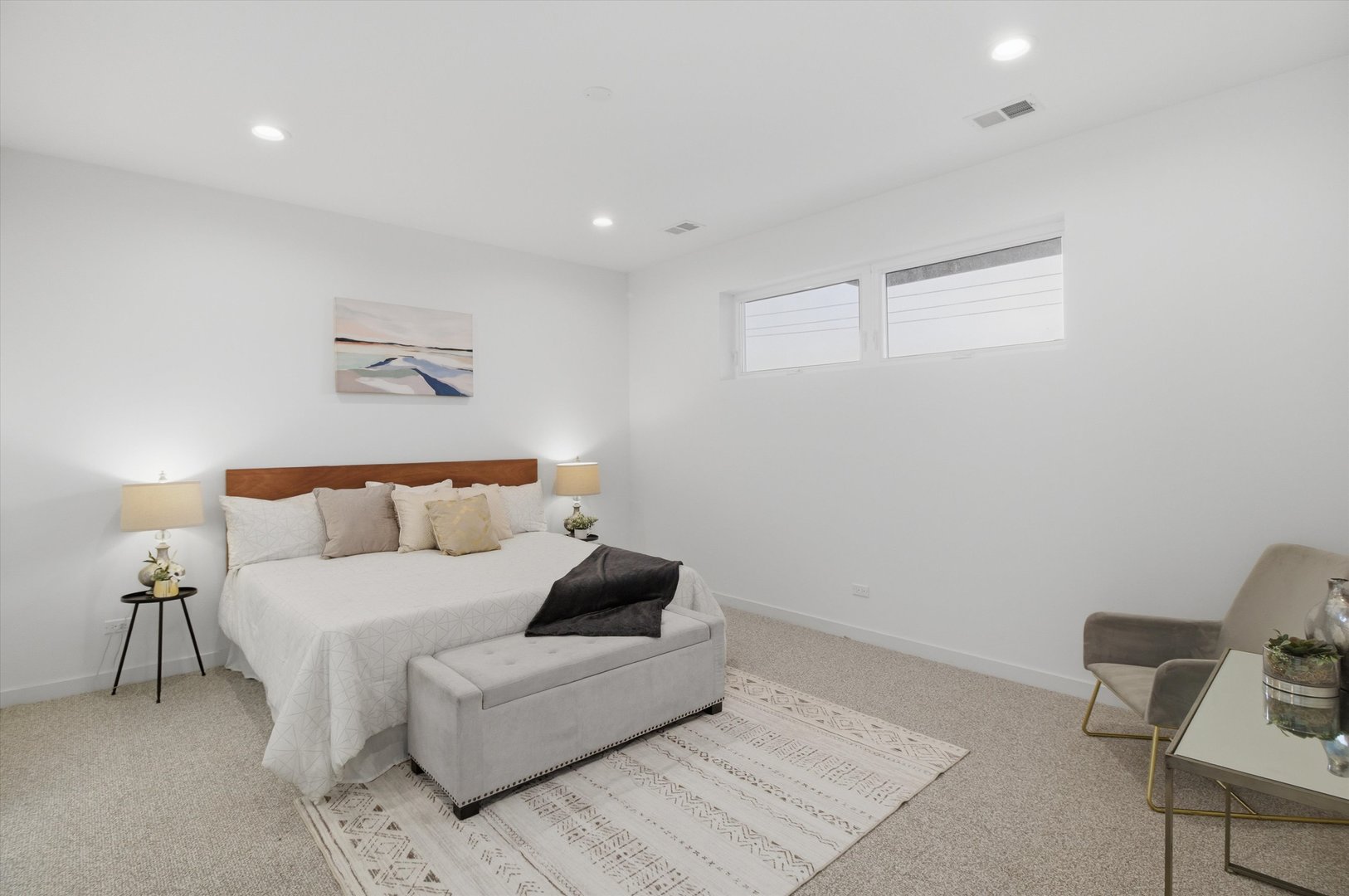 5824 N Lincoln Avenue Unit: 1S