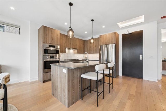 434 W Melrose Street Unit: 203