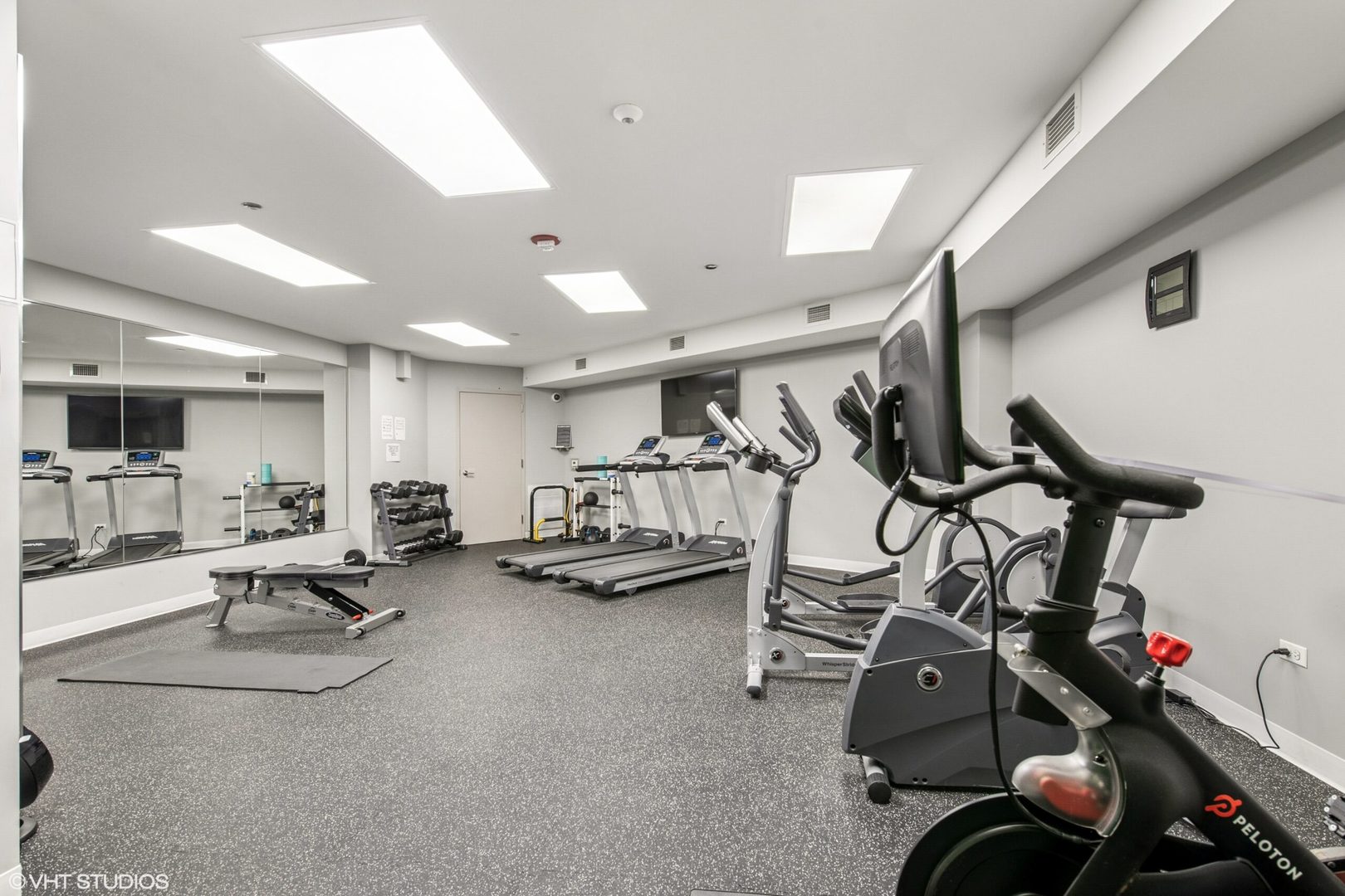 434 W Melrose Street Unit: 203