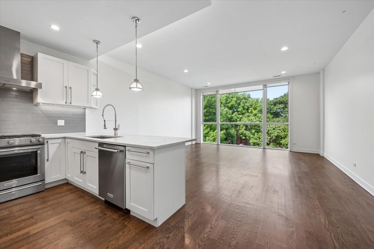 529 N Claremont Avenue Unit: 3