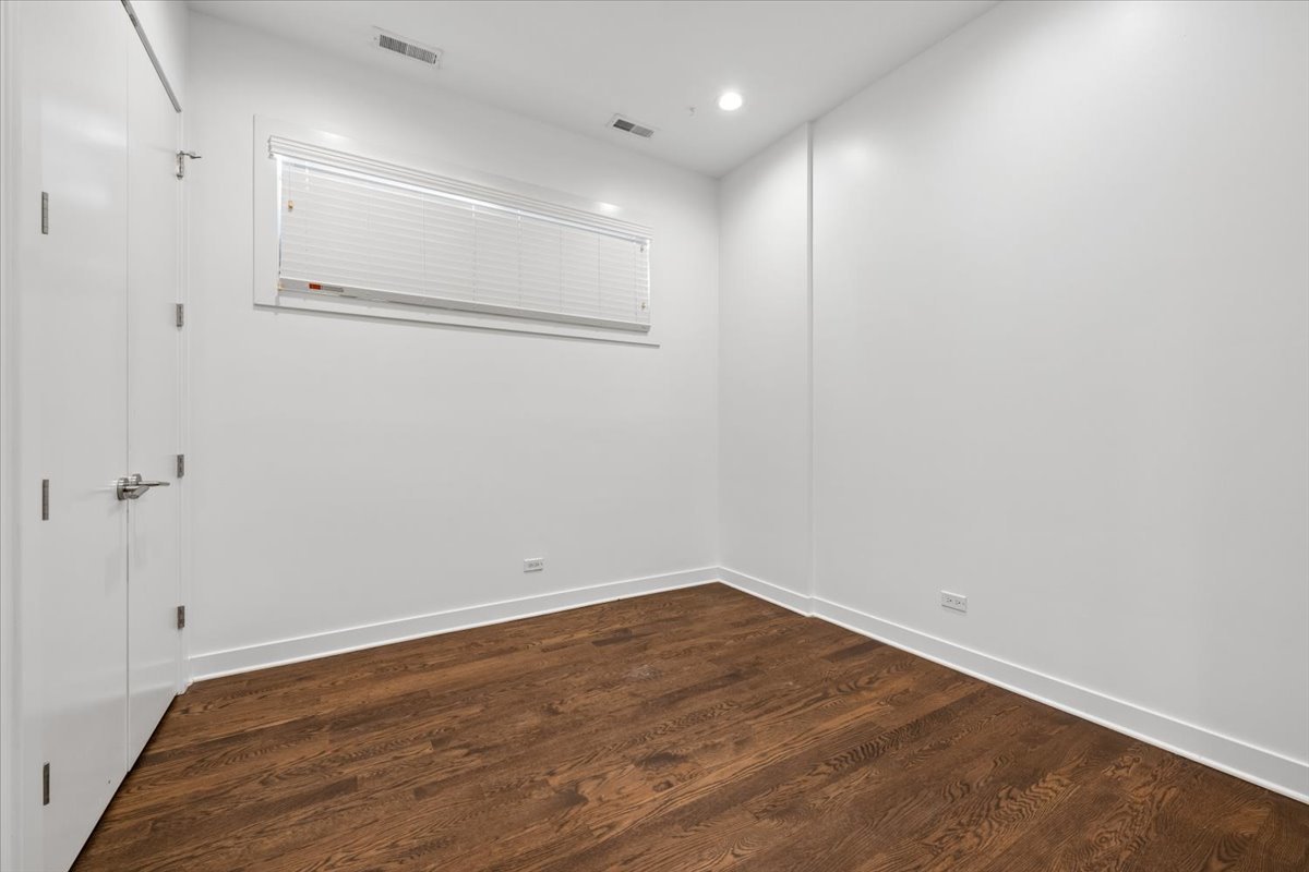 529 N Claremont Avenue Unit: 3