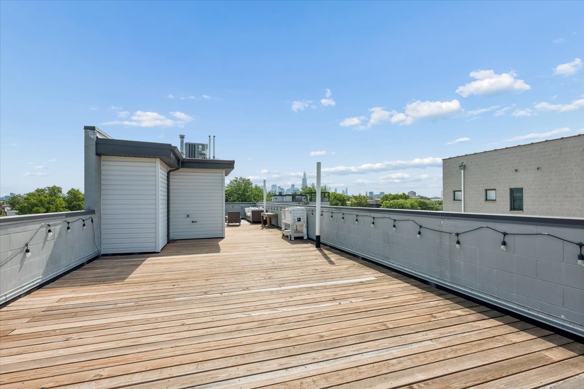529 N Claremont Avenue Unit: 3