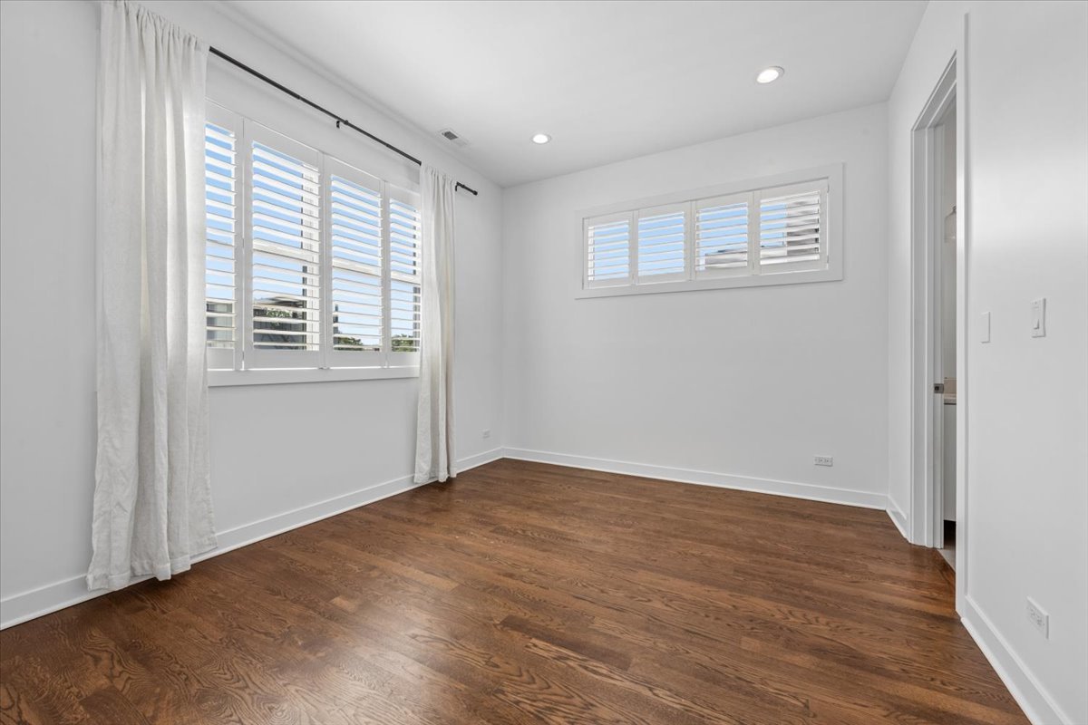 529 N Claremont Avenue Unit: 3