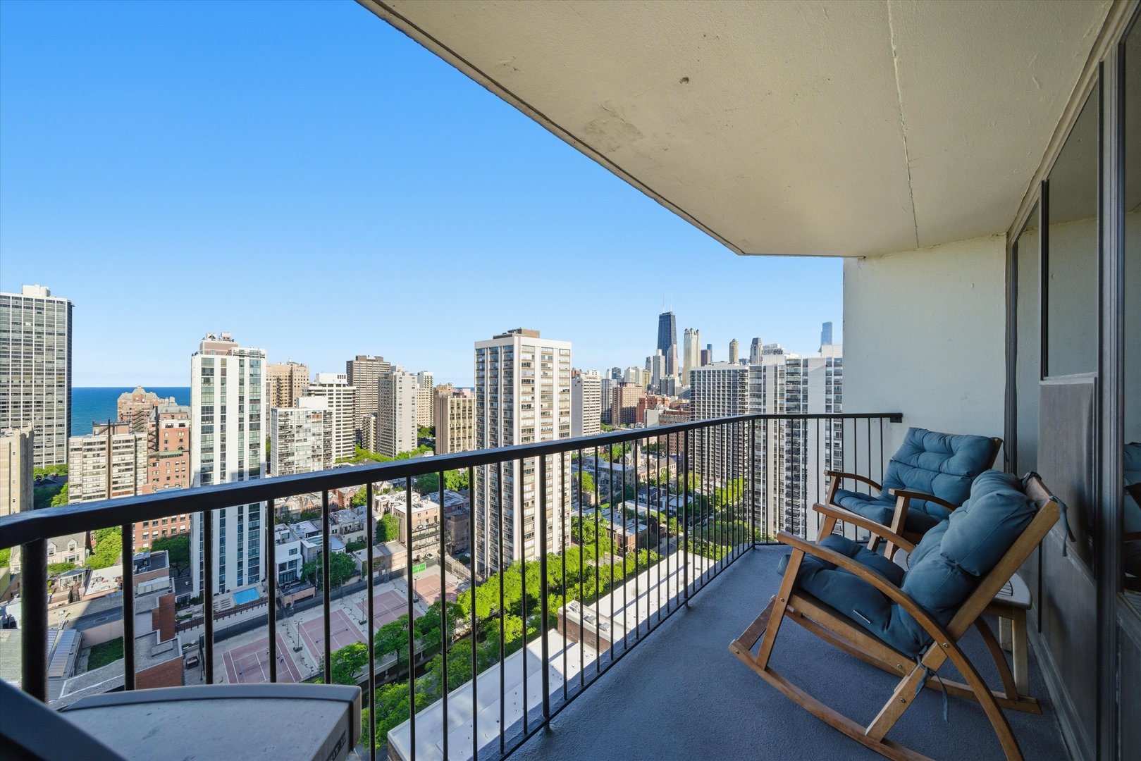 1560 N SANDBURG Terrace Unit: 2708J