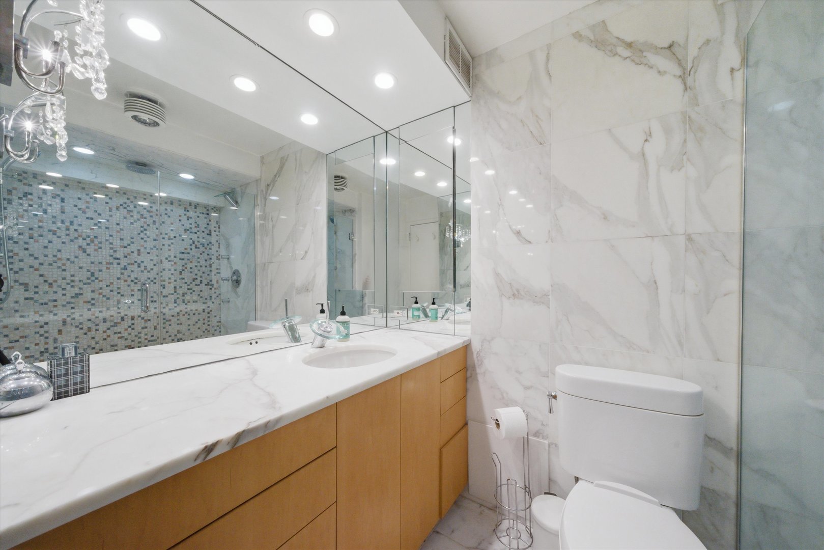 1560 N SANDBURG Terrace Unit: 2708J