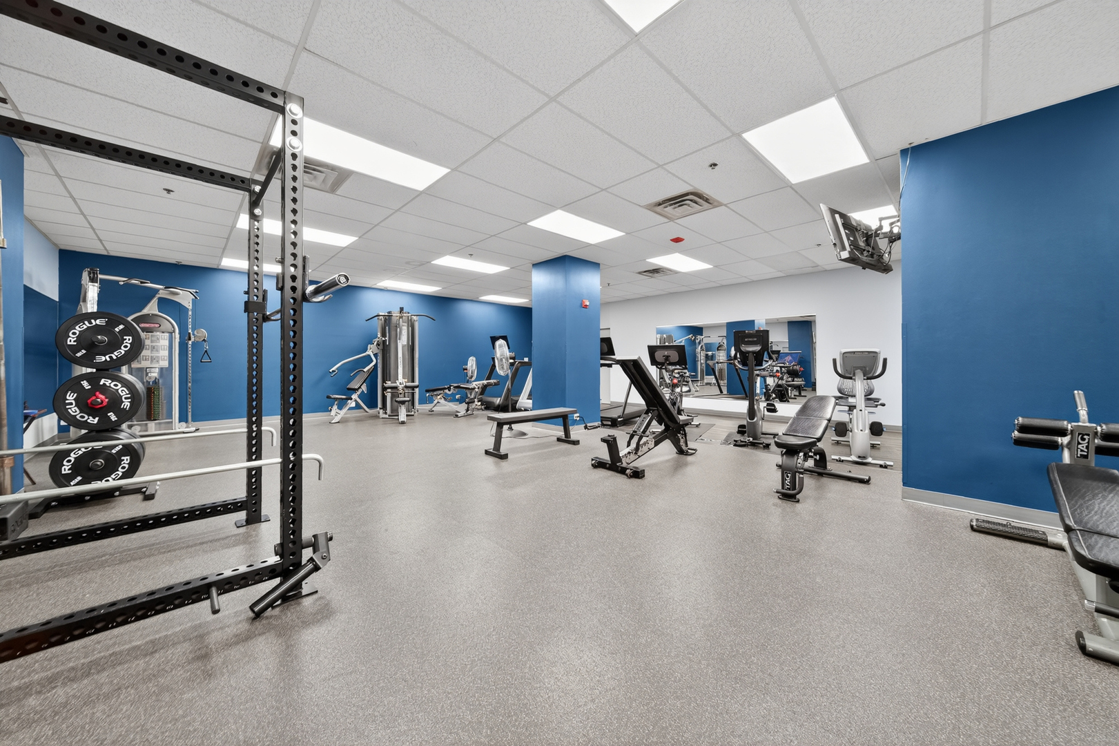 212 W Washington Street Unit: 1402