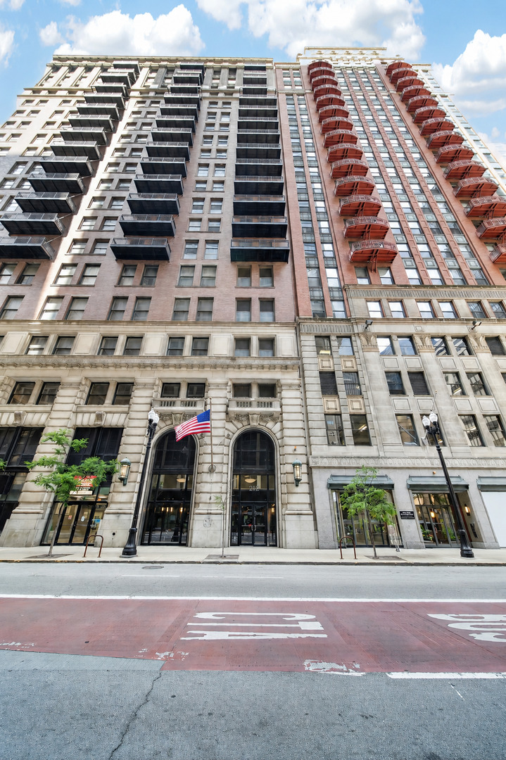 212 W Washington Street Unit: 1402