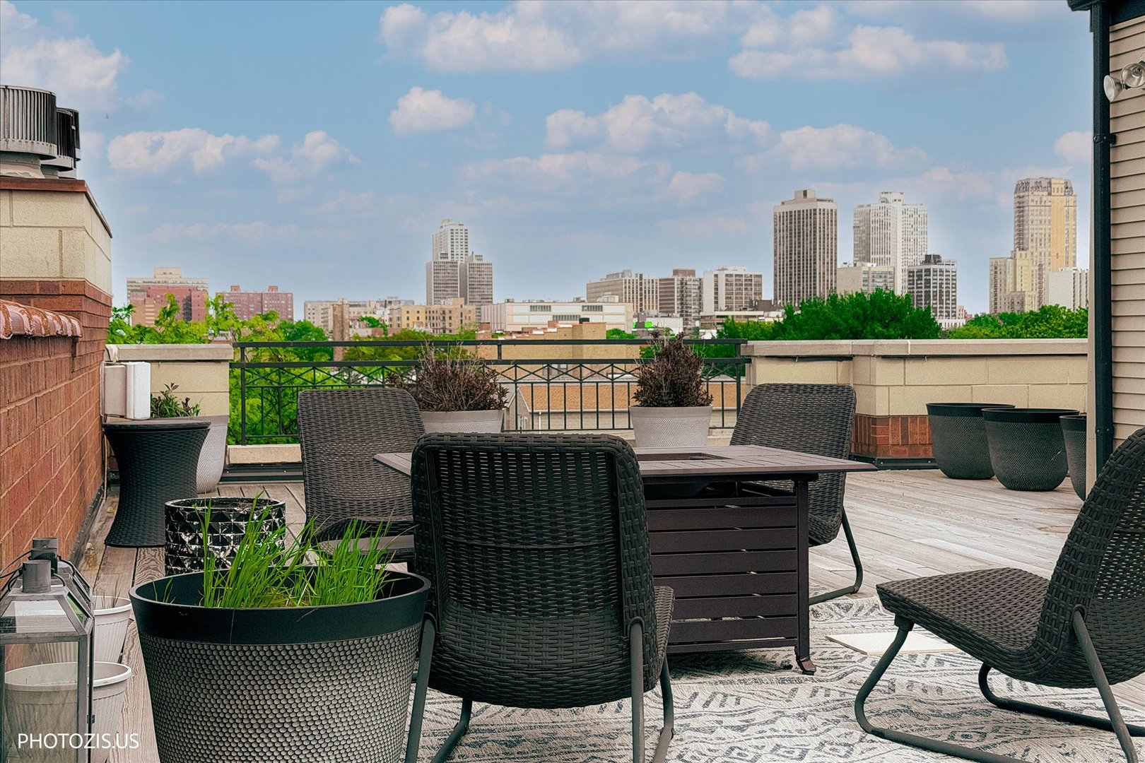 2914 N Sheffield Avenue Unit: 4N