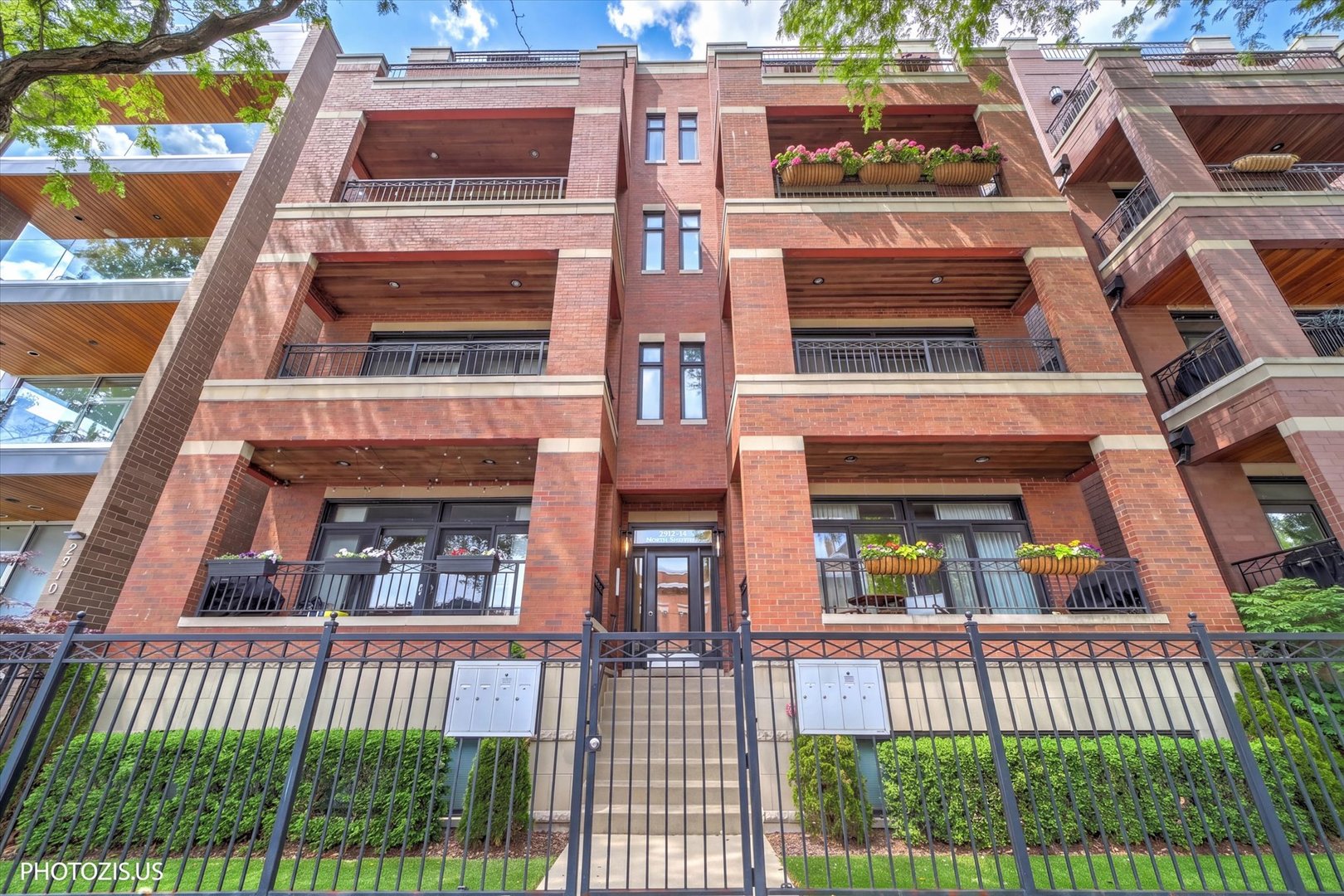 2914 N Sheffield Avenue Unit: 4N