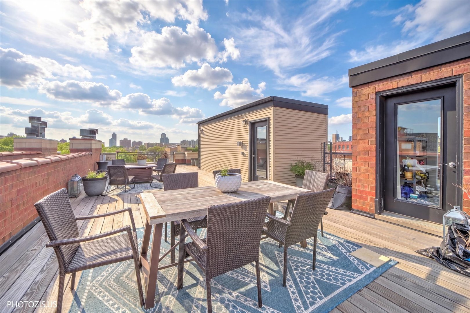2914 N Sheffield Avenue Unit: 4N
