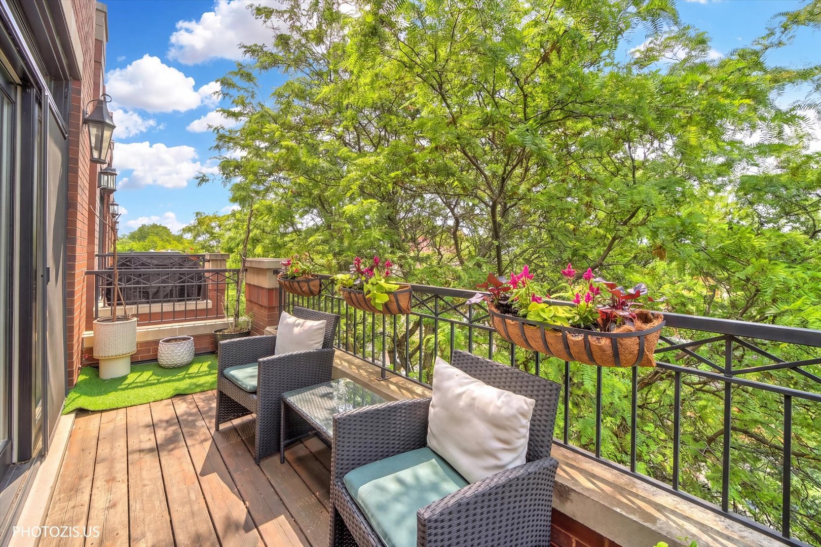 2914 N Sheffield Avenue Unit: 4N
