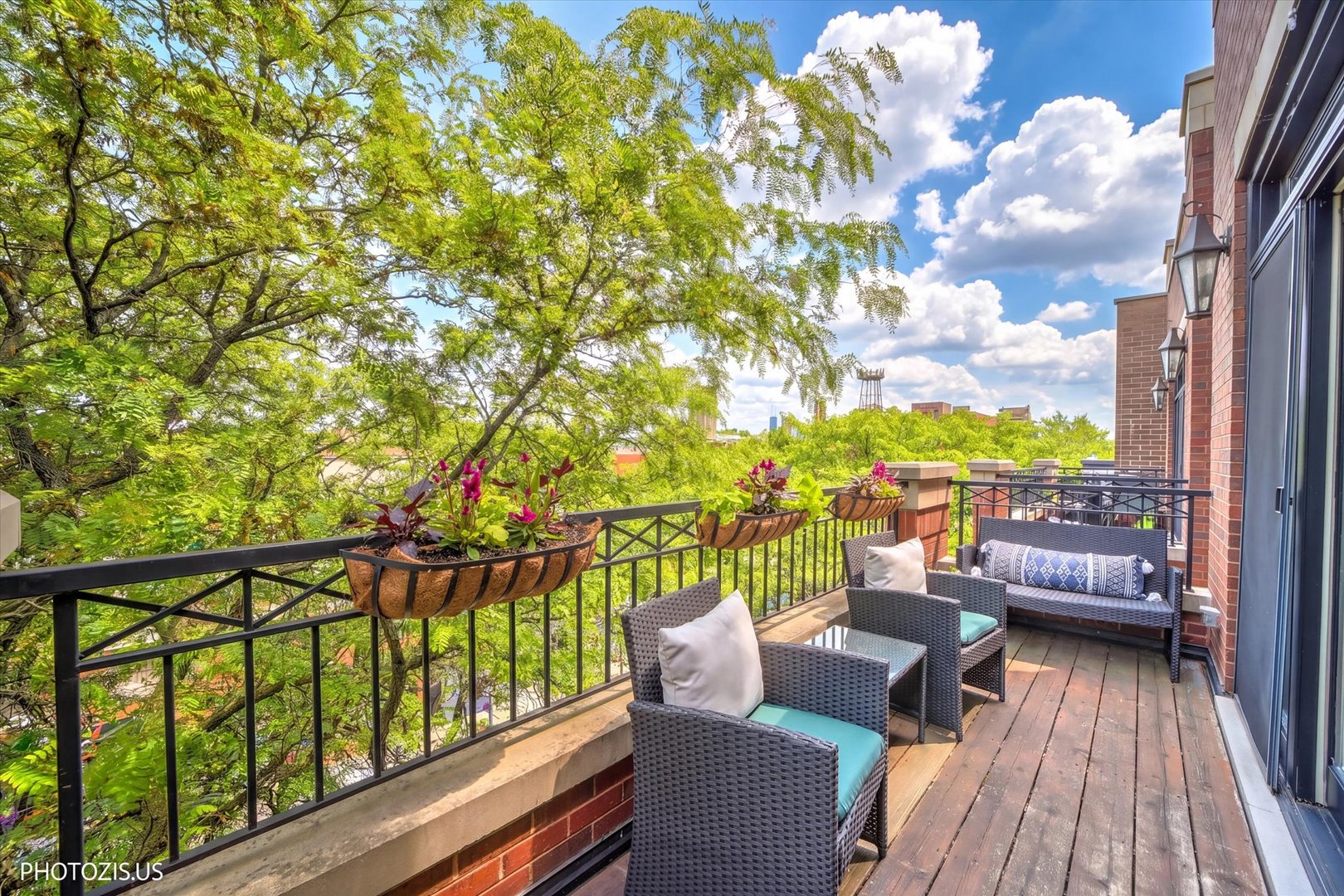 2914 N Sheffield Avenue Unit: 4N